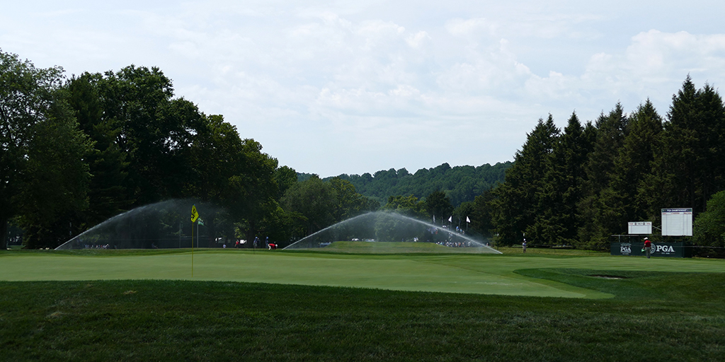 No. 12 | Par 3 | 220 yds. Fly it over the bunker...