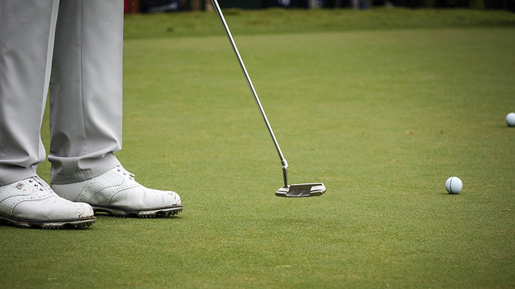 Let’s take a closer look at his Scotty Cameron. 