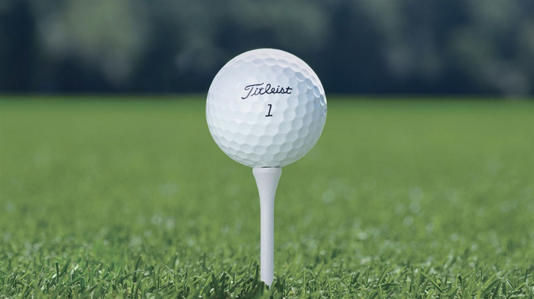 Image of Titleist Pro V1 golf ball on a golf tee